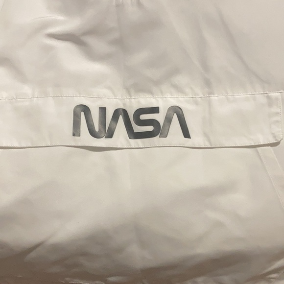 Windbreaker - Picture 3 of 5